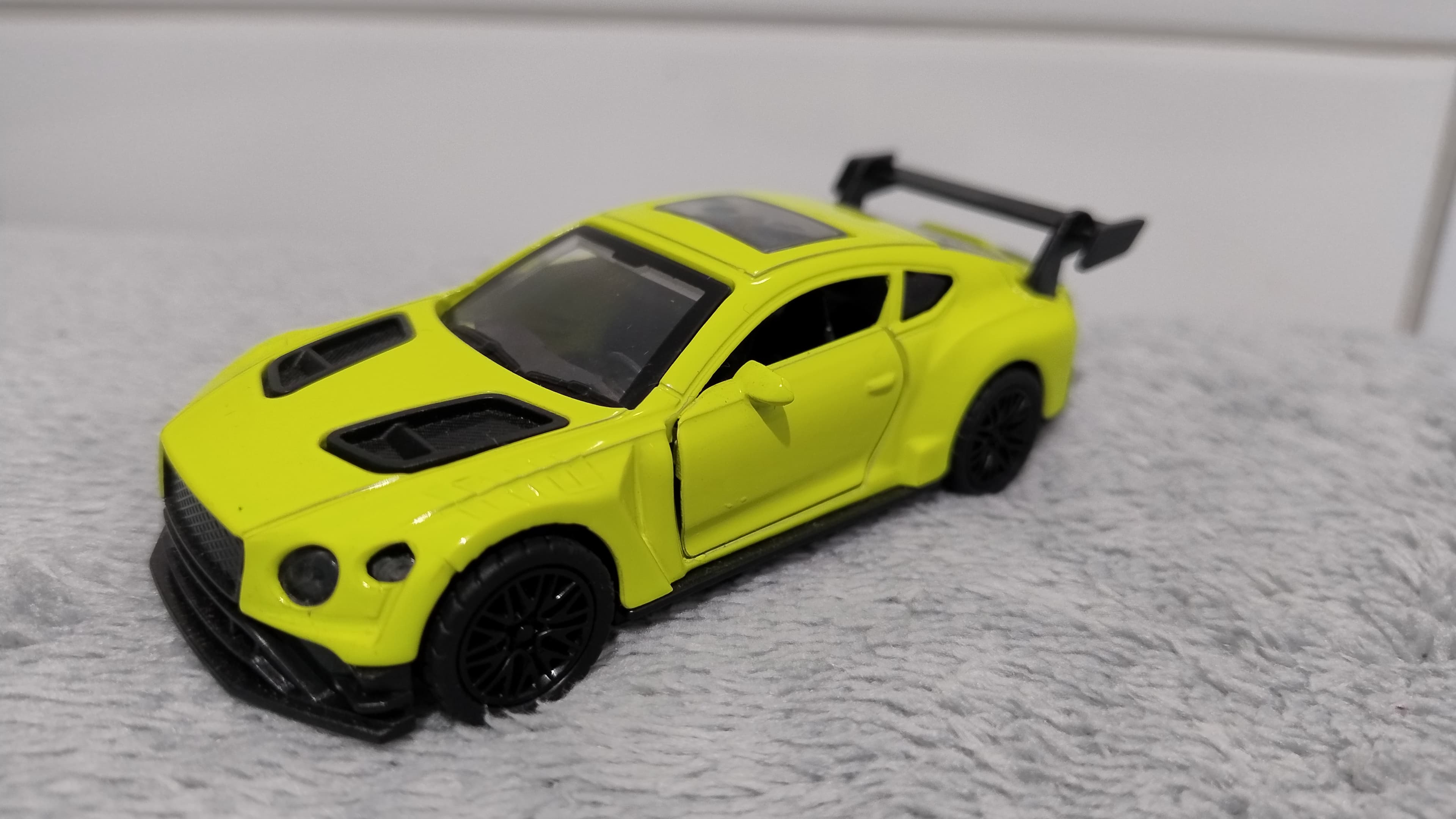 Carrinho de miniatura Bentley Continental GT3