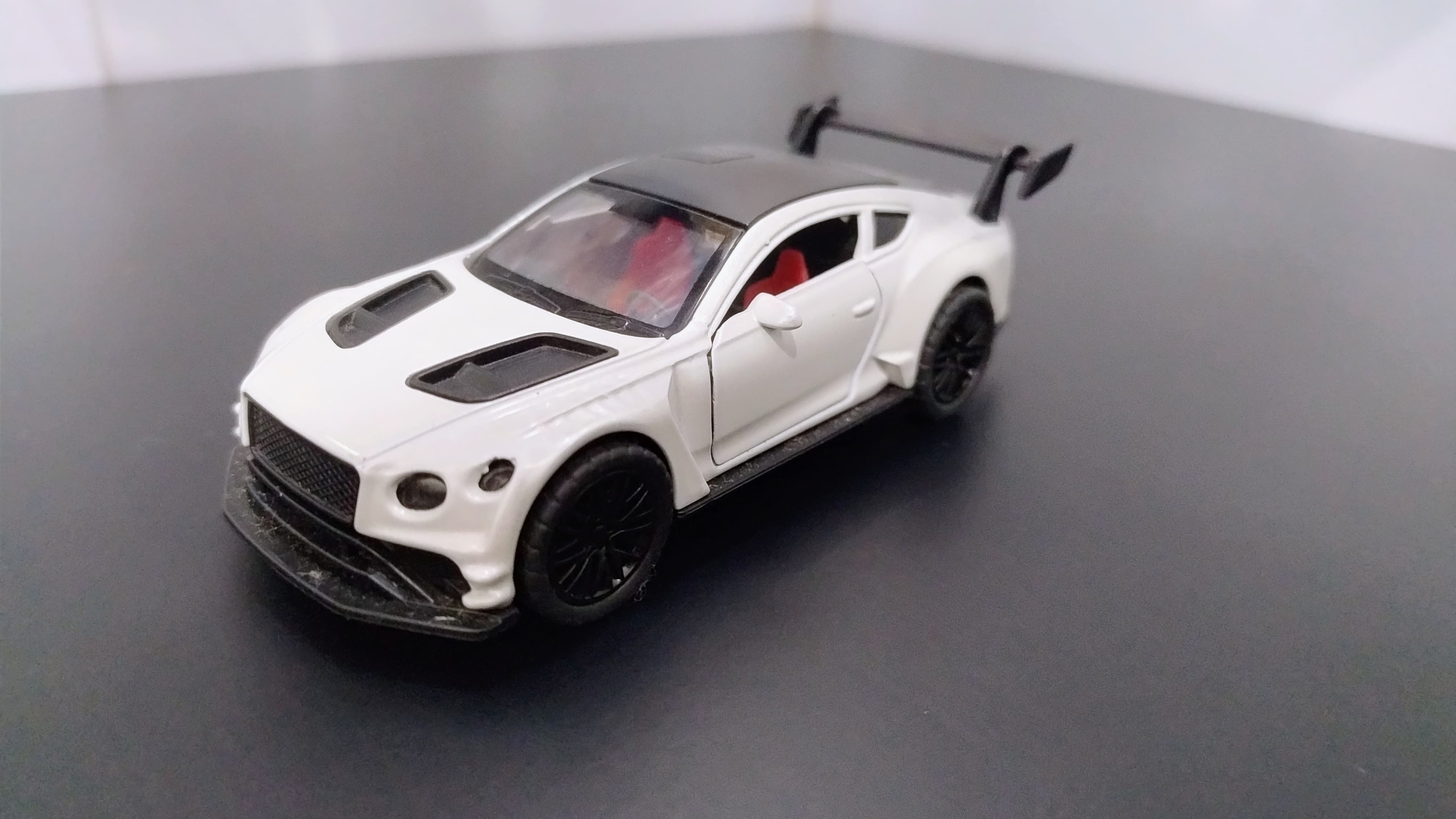 Miniatura Bentley Continental GT3 Branco